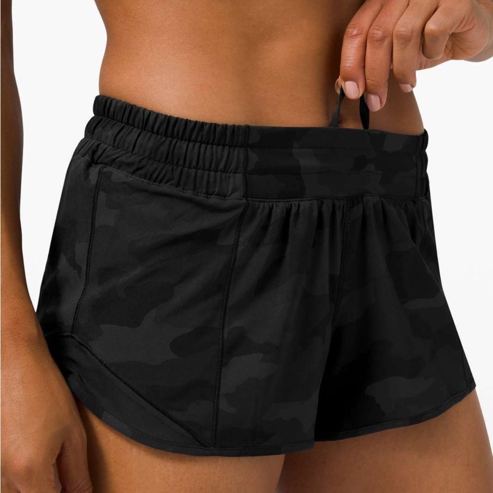 Lululemon Hotty Hot Short Low Rise Black Camo - Size 6, 4”